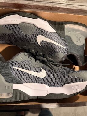 Nike Air Max Alpha Trainer Men’s Gray and White Mesh Athletic Sneakers